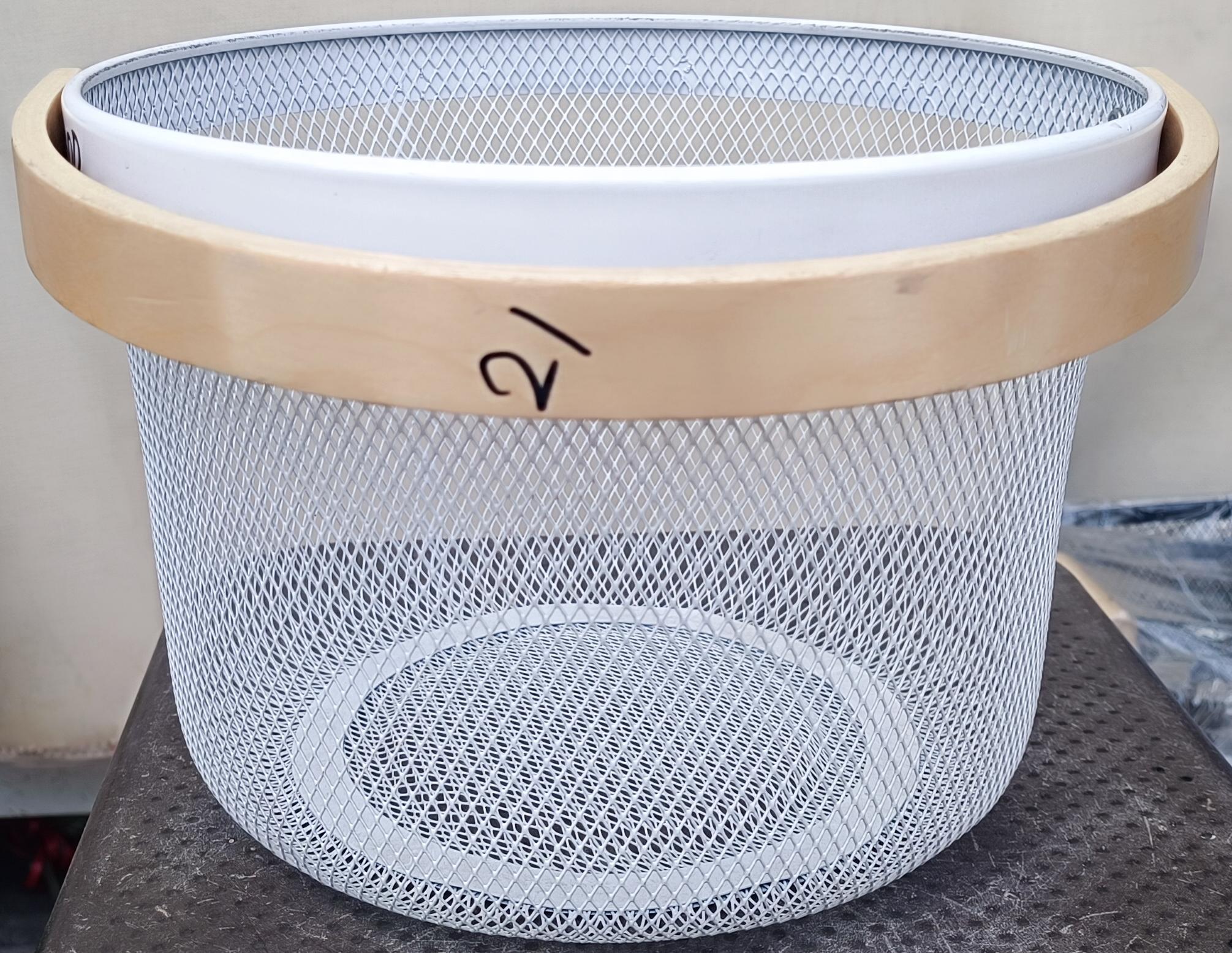 Round Metal Wire Mesh Organizer Basket with Wooden Handle